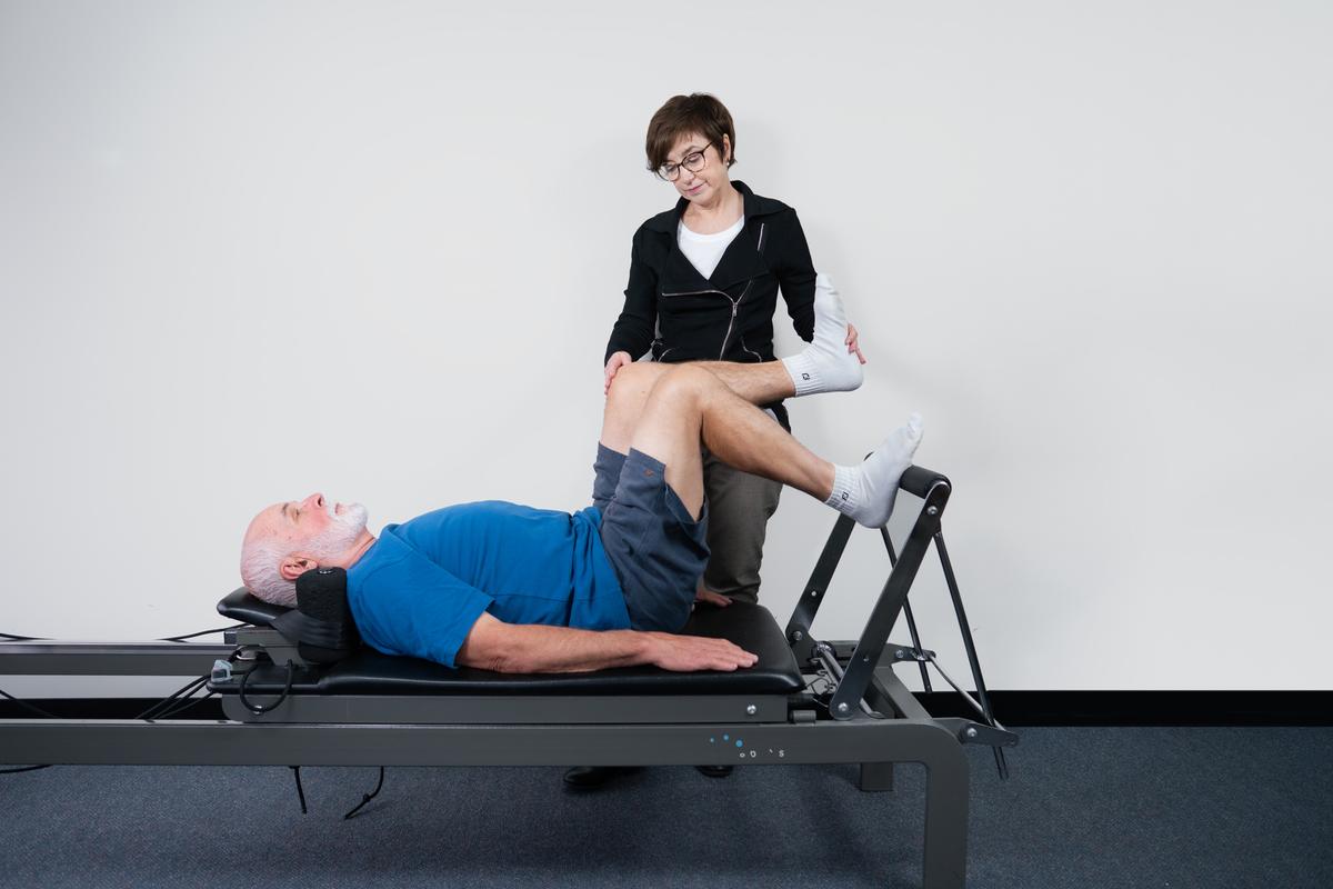 What’s the difference between Clinical Pilates and large class-based Reformer Pilates ?